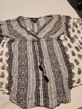 Angie Black & White Paisley-Striped Peasant Blouse